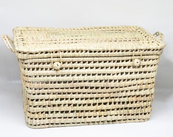 Handwoven Wicker Storage Trunk, elegance vintage-inspired storage solution, Vintage Wicker Storage Chest, Palm Leaf Storage Basket