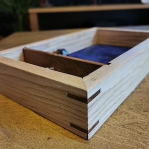 Dice Tray with Splined Mitres, Velvet Tray, American Ash