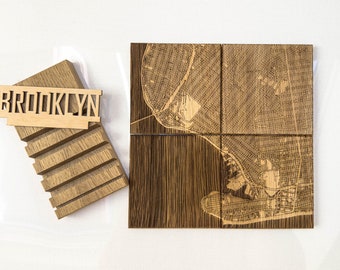 Posavasos de madera de roble con mapa de la ciudad grabado a medida y soporte