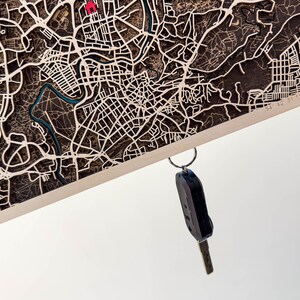 Portachiavi magnetico personalizzato, mappa della posizione personalizzata, decorazione da parete organizzata. Portachiavi da parete, portachiavi per regalo di San Valentino da parete