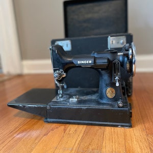 1949 Vintage Singer Feather light sewing machine