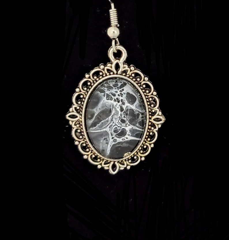 Jewelry Set Silver Pendant Earring Set Key Pendant Oval Earring Set Elegant Black White Jewelry Silver Key Pendant with Oval Earrings