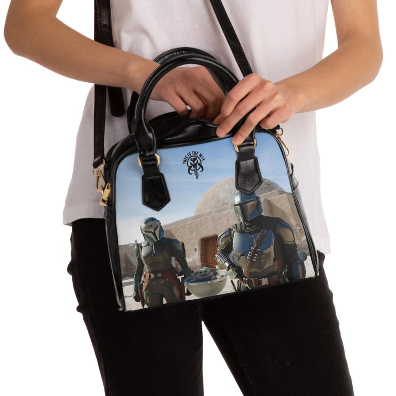 Bolsa de ombro com estampa da cena de Mandalorian | Arte de caçador de recompensas espacial imagem 4