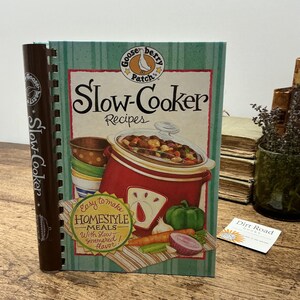2006 Gooseberry Patch Slow Cooker Recipes Cookbook New Condition, Everyday Homestyle Crockpot Meals, Country Farmhouse Kitchen