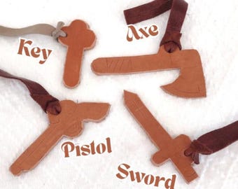 Handmade Leather Keychain Handcrafted Design Sword Axe Shaped Charm Genuine Rustic Accessory Kilt Sporran Pin Backpack Attachment Decoration