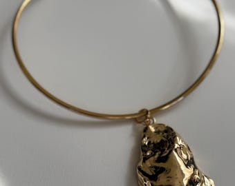 Gold Oyster Pendant Choker Wire Necklace | Thick Gold Wire Collar Necklace | Charleston Style Large Gold Oyster Charm Statement Necklace