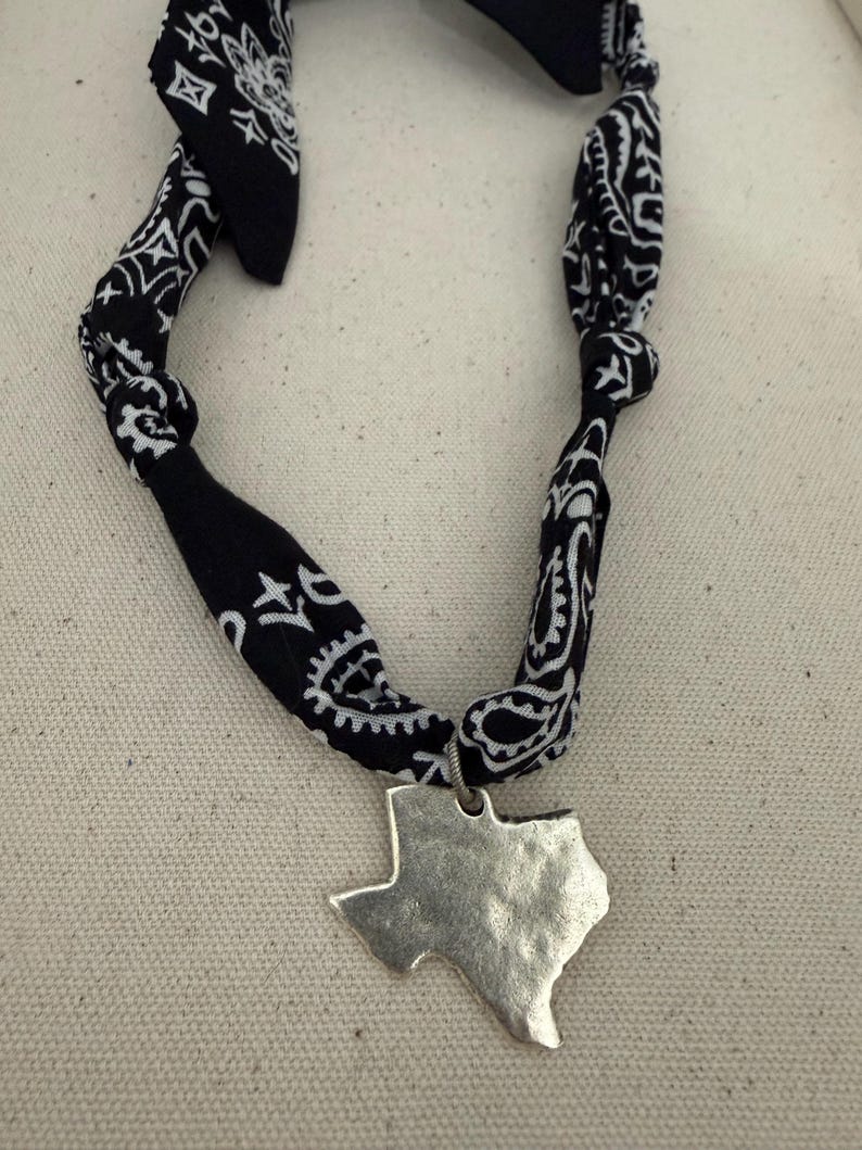 Svart och silverfärgad Texas Charm Bandana Halsband | Justerbart Rodeo Halsband | Matchhalsband San Antonio Spurs Halsband bild 3
