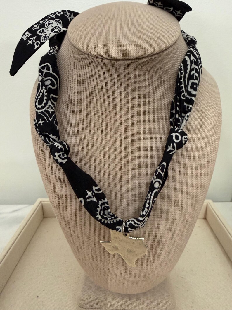 Svart och silverfärgad Texas Charm Bandana Halsband | Justerbart Rodeo Halsband | Matchhalsband San Antonio Spurs Halsband bild 4