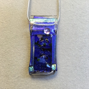Geschmolzenes Glas Anhänger, Lavendel, blau und Aqua dichroitische Halskette