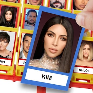 Op de hoogte blijven van de kardashians: raad eens wie er speelt | afdrukbare sjabloon | bordspellen | gezelschapsspellen voor volwassenen | montessorikaarten | uniek cadeau-idee