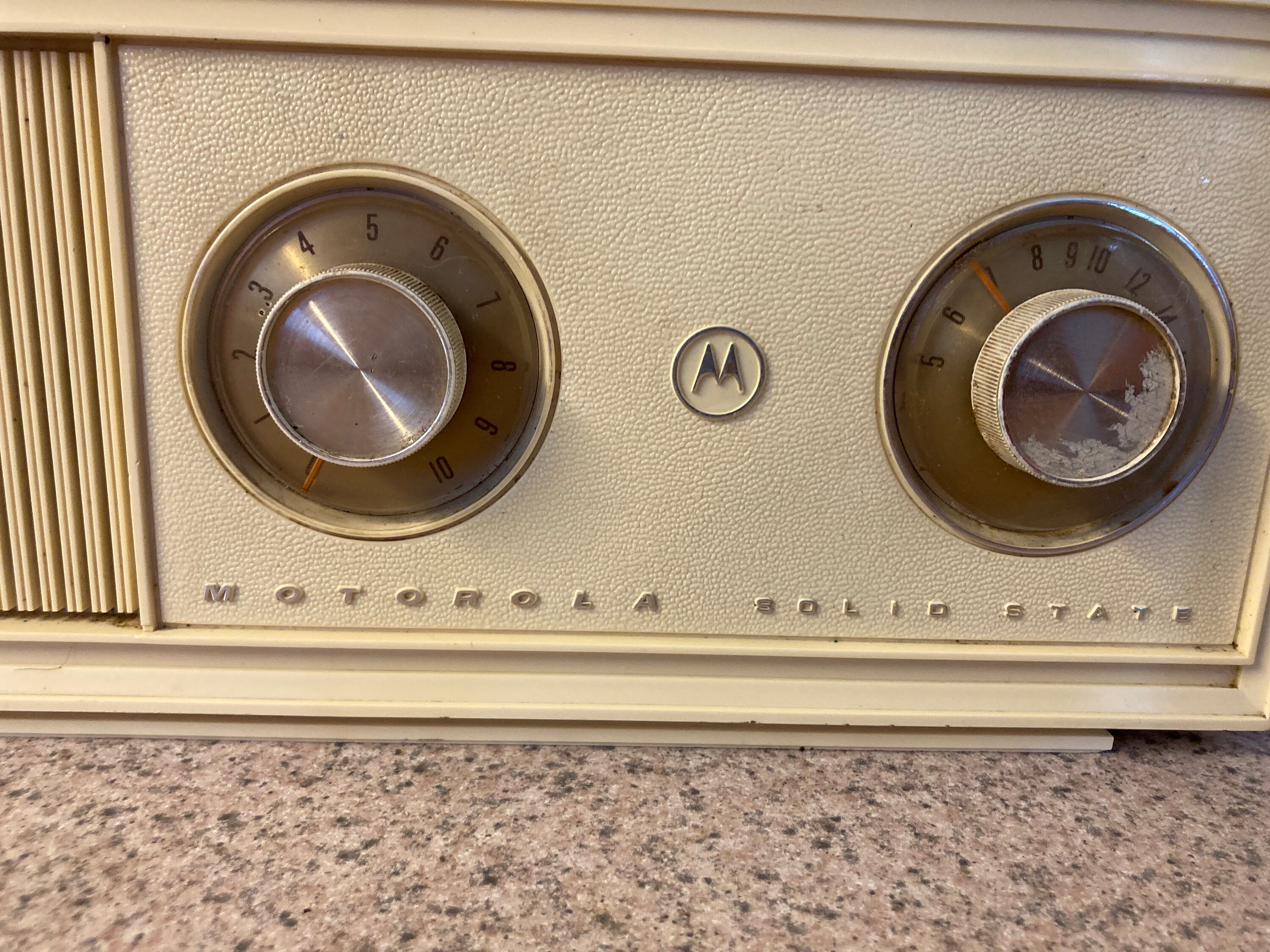 ラジオ　アメリカ　ビンテージ Vintage 1972 Panasonic TOOT-A-LOOP Transistor Radio YELLOW Model R