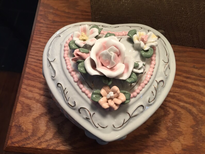 Floral heart trinket box