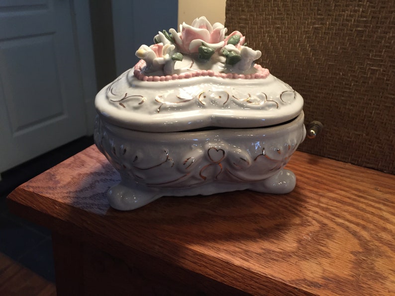 Floral heart trinket box