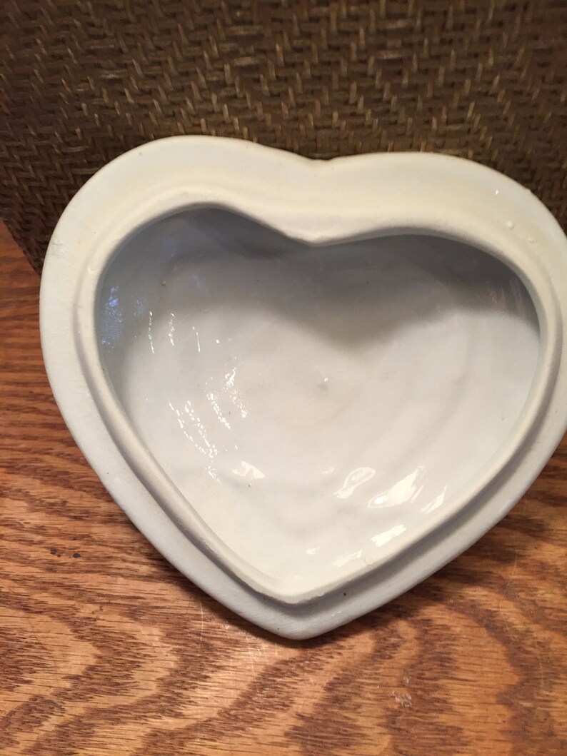 Floral heart trinket box