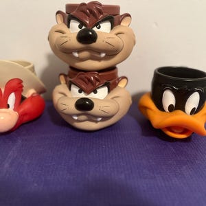 Looney Tunes cups, nostalgic,cartoon character cups, vintage drinware