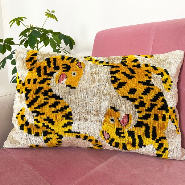 Tiger Ikat Pillow Velvet Silk Animal Cover Lumbale Kussensloop, Cadeau voor mama, kerstdagcadeau, gepersonaliseerd cadeau
