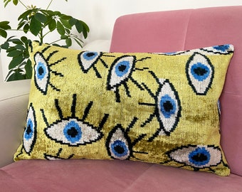 Ikat Yellow Gold Velvet Pillow Blue Eye Cover Cushion, Decoración del hogar, Regalo para ella, Regalo para mamá
