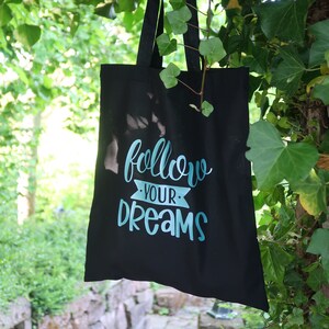 Stofftasche schwarz, Spruchtasche "Follow your dreams", lange Henkel, Tragetasche, Geschenk Frauen