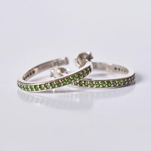 Orecchini a semicerchio con peridoto sintetico, in argento sterling 925 con pavé di diamanti, orecchini minimalisti impilabili per donna, un regalo perfetto per tutti i giorni.