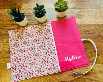 Personalized, reusable and washable fabric lunch placemat with utensil pouch