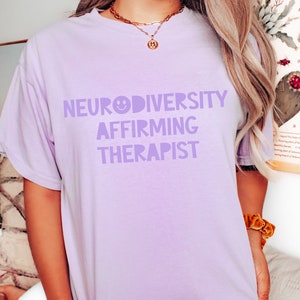 Neurodiversity Affirming Therapist Tonal Comfort Colors T-Shirt | Autism Acceptance | Neurodiverse Shirt