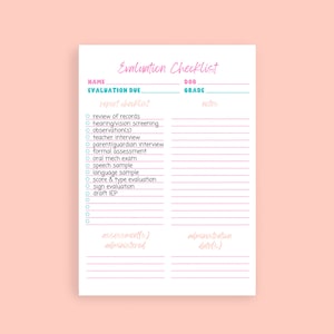 Könnte beinhalten: Eine druckbare Checkliste zur Bewertung von Schülern. Die Checkliste enthält Abschnitte für den Namen des Schülers, das Geburtsdatum, die Klasse, das Fälligkeitsdatum der Bewertung und Notizen. Die Checkliste enthält Punkte wie Überprüfung der Unterlagen, Hör-/Sehtest, Beobachtung, Lehrergespräch, Eltern-/Erziehungsberechtigtengespräch, formelle Bewertung, mündliche Mechanikprüfung, Sprachprobe, Sprachprobe, Bewertung von Punktzahl und Typ, Gebärdensprachbewertung und Entwurf eines IEP. Die Checkliste enthält auch Abschnitte für die verabreichte Bewertung und die Verabreichungstermine.