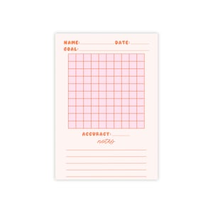 Könnte beinhalten: Ein rechteckiger Notizblock mit hellpfirsichfarbenem Hintergrund. Der Notizblock hat ein rosa Gitter und Text in einem gebrannten Orangeton mit der Aufschrift "NAME:" "GOAL:" "DATE:" "ACCURACY:" und "notes".