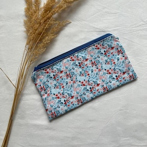 Small cosmetic bag with flowers and zip made from organic cotton