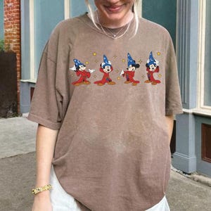 Conception de chemise Mickey sorcier Fantasia, film Disney Fantasia Png, fichier Png Mickey Mouse pour enfants, voyage en famille Disneyland Png, Fantasmic image 2