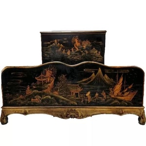 Antique Chinese Bed in Solid Wood