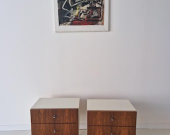 Par de mesitas de noche de los años 70, estilo era espacial, diseño de interiores de George Nelson.