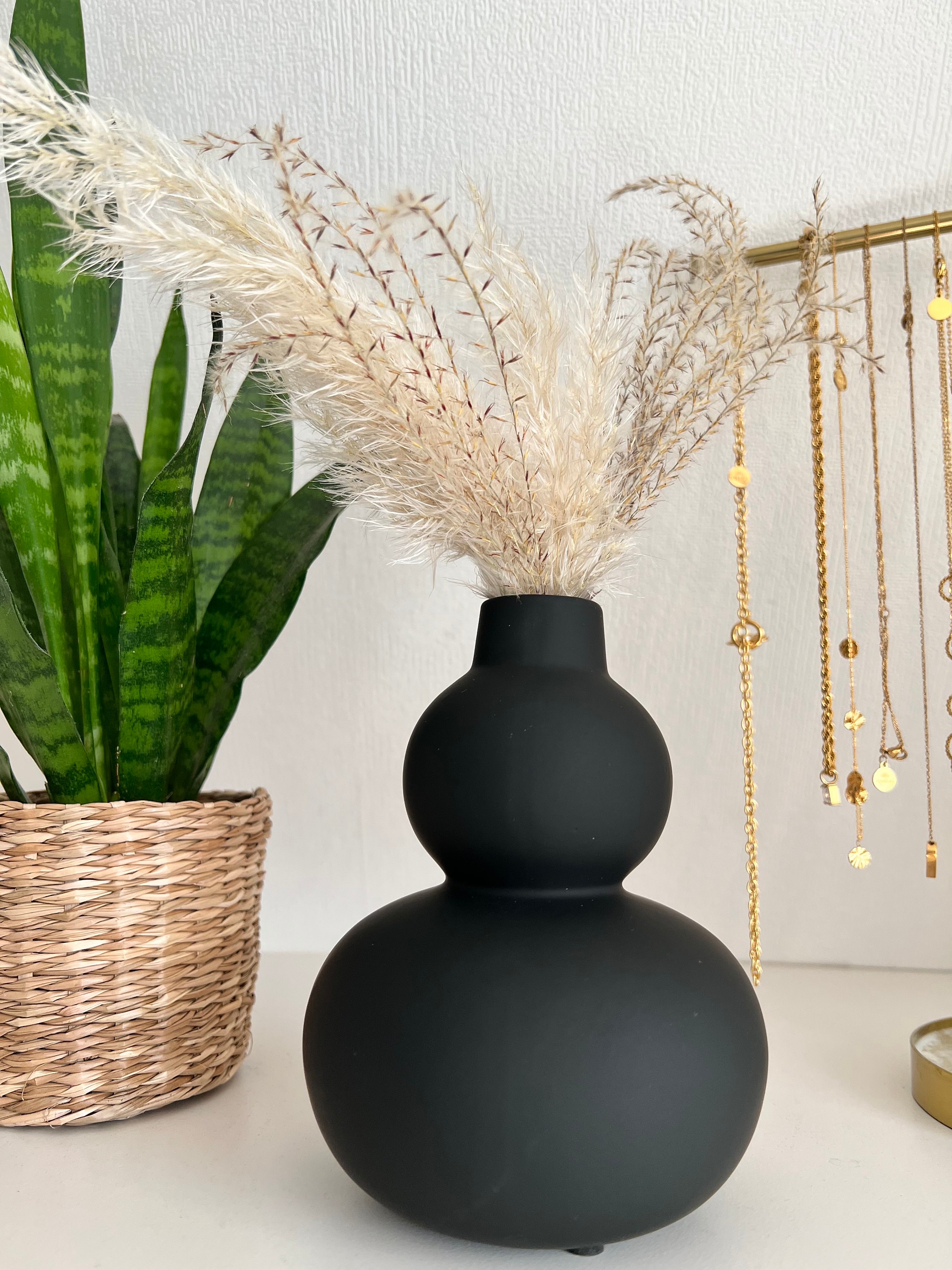 Elegante Scandinavische Keramische Vaas voor Stijlvolle Interieurs