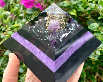 8 Sided Orgonite Pyramid - Small