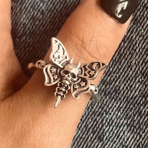 Bague tête de mort papillon de nuit/argent sterling/pyrale des fleurs/fait main solide S925/Unique punk gothique motard pour homme/papillon floral avec tête de mort/bijoux oxydés/cadeau