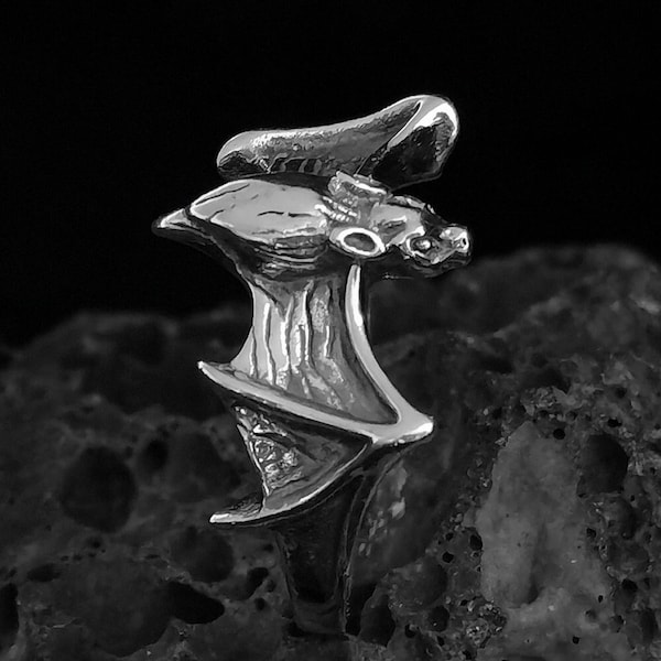 Anillo de murciélago de plata esterlina hecho a mano: joyería gótica de motociclista