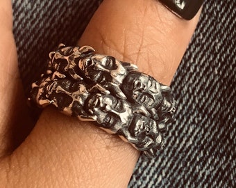 Handgjord sterlingsilverring med dödskalle: Oxiderat gotiskt biker-smycke