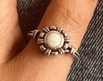 Floral Gemstone ring//Opal//Handmade jewelry//Sterling silver//Custom silver ring//Modern dainty anniversary //men women//Gift for her him