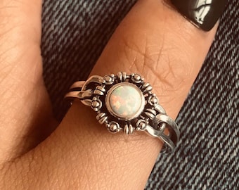 Floral Gemstone ring//Opal//Handmade jewelry//Sterling silver//Custom silver ring//Modern dainty anniversary //men women//Gift for her him