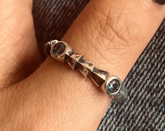 Ädelstensring//zirkon//Handgjorda smycken//Sterlingsilver//Skräddarsydd silverring//Modern, elegant årsdag//män kvinnor//Present till henne/honom