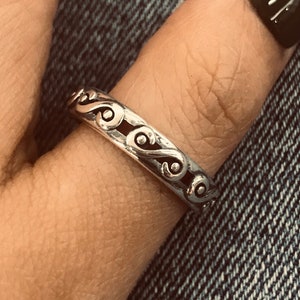 Wave ring//Handmade jewelry//Sterling silver//Custom silver ring//Modern dainty anniversary //silver ring men women//Gift for her him