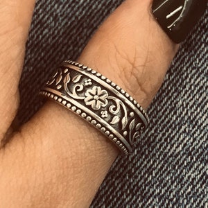 Floral ring//Handmade jewelry//Sterling silver//Custom silver ring//Modern dainty anniversary //silver ring men women//Gift for her him