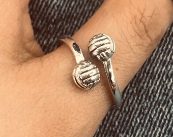 Anillo de voleibol de plata esterlina hecho a mano - Joyería moderna y delicada