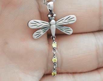 Collar de libélula de plata de ley: colgante con piedra de nacimiento personalizada