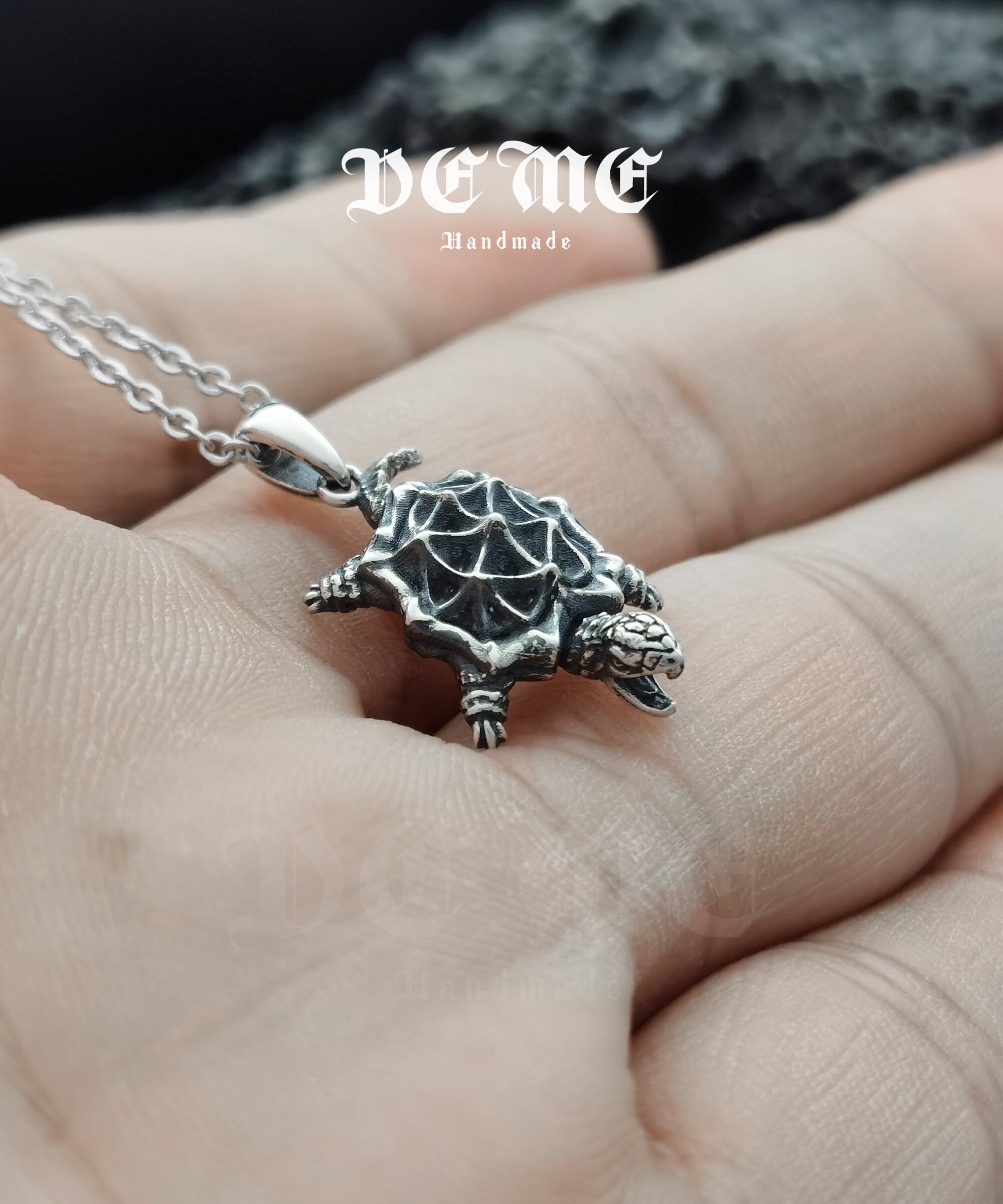 ハンドメイドスターリングシルバーのカミツキガメネックレス：ゴシック