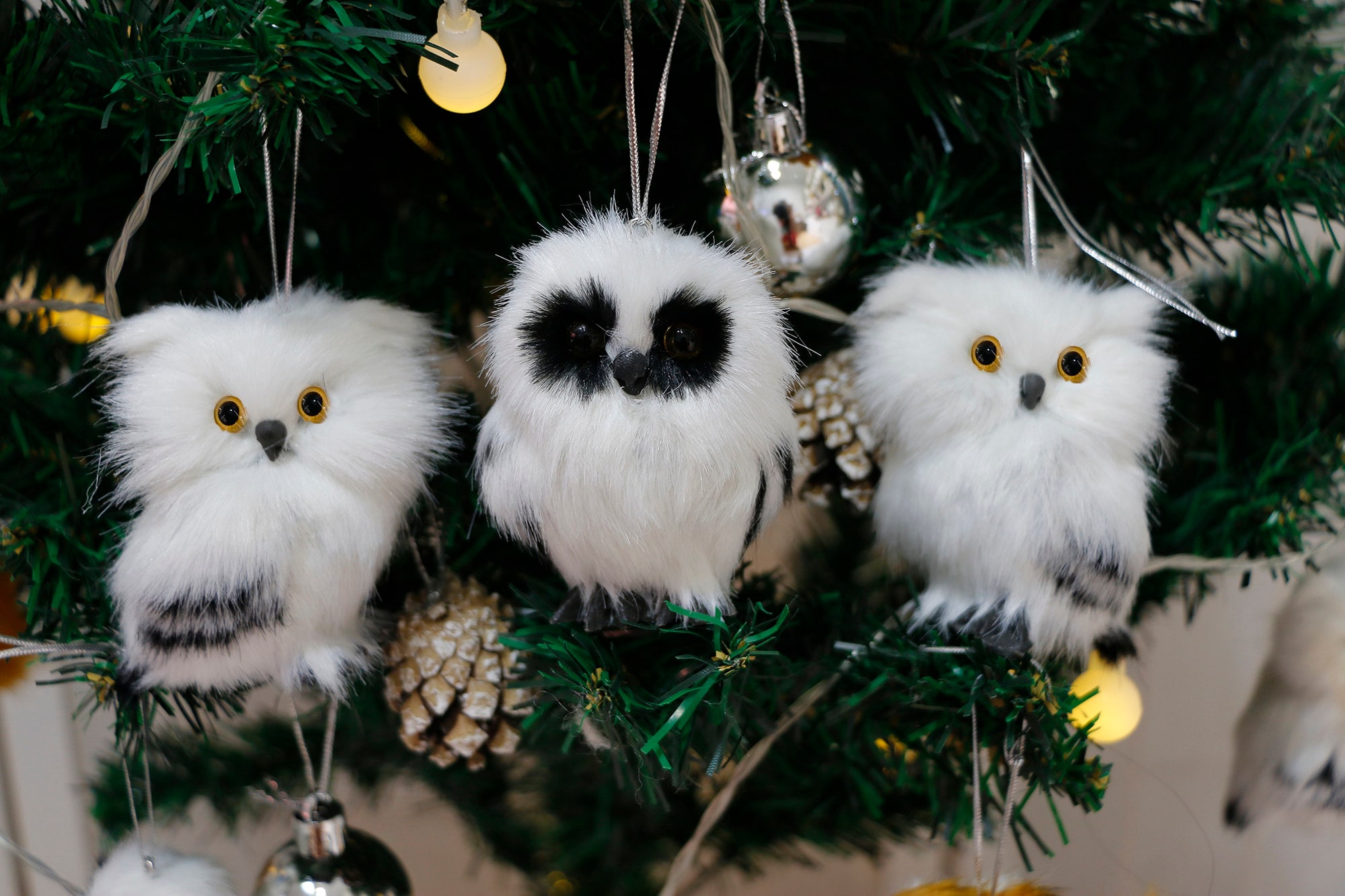 2個/3個の白いぬいぐるみの小さなフクロウのクリスマスツリーの