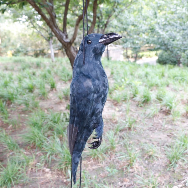 Realistic Black Feathered Crow Hanging Dead Raven Figurine Lifelike Bird Replica Prop Halloween Witches Theme Party Garden Outdoor Decor