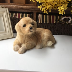 リアルなゴールデンレトリバーの子犬のフェイクアニマルフィギュアレプリカコレクターギフト
