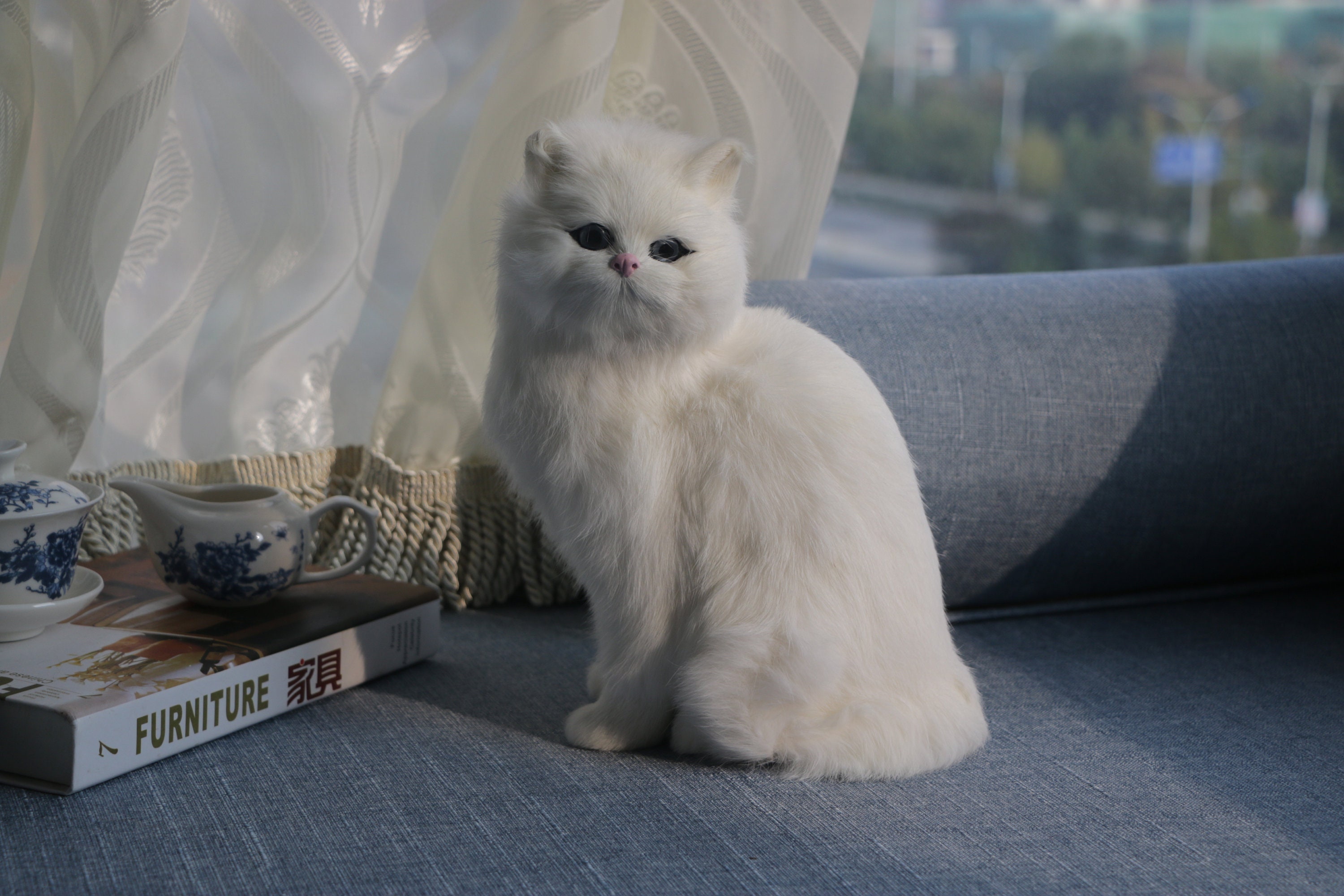 リアルな毛皮の三毛猫、本物そっくりの子猫の置物、ミニチュア装飾