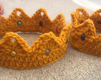 knit birthday crown