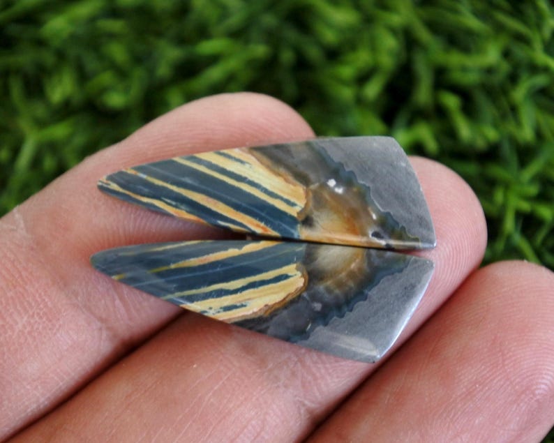 Pode incluir: Uma placa de madeira r&uacute;stica com o texto "Welcome to our home" em letras brancas. A placa apresenta um acabamento desgastado e um design simples e convidativo, perfeito para a decora&ccedil;&atilde;o da entrada.